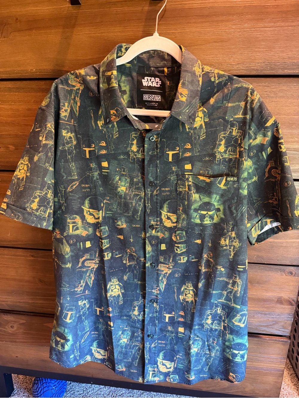 Star Wars Short Sleeve Button-Up Shirt - Mandalorian print